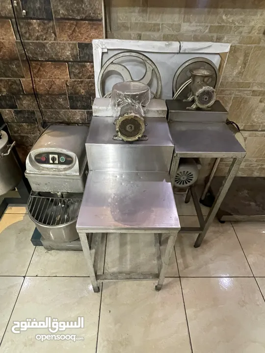 معدات مطعم ب الكامل للبيع