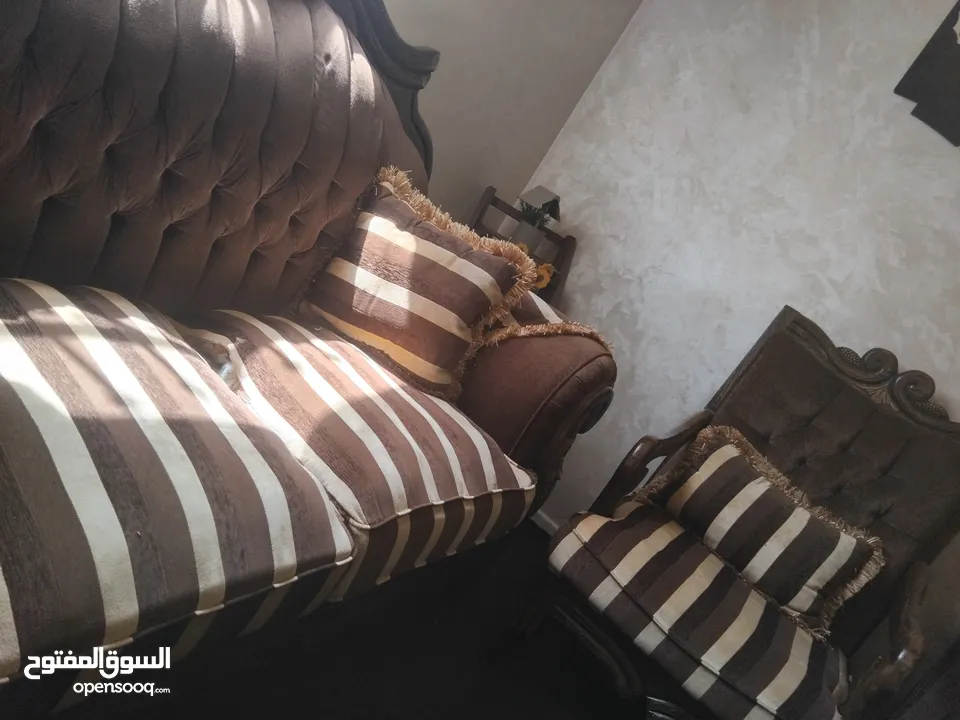 غرفة ضيوف خشب زان أصلي 100%مع طاولة وسط زجاج بحاله  جيده جدا