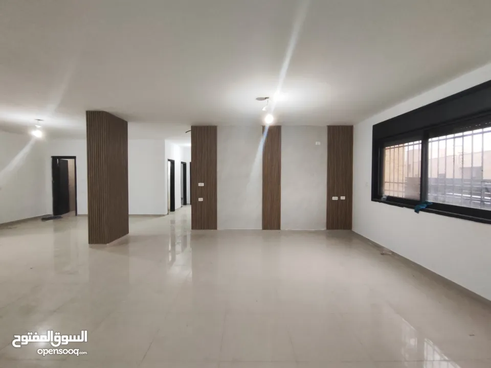 شقة غير مفروشة مع حديقه للايجار في عين مصباح