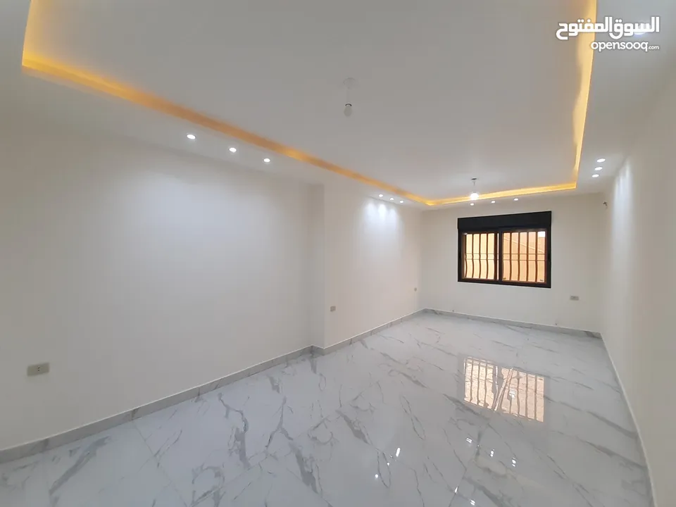 شقة شبه أرضية باجمل مناطق شفا بدران مساحة 150م مع تراس وكراج ومدخل خاص للبيع