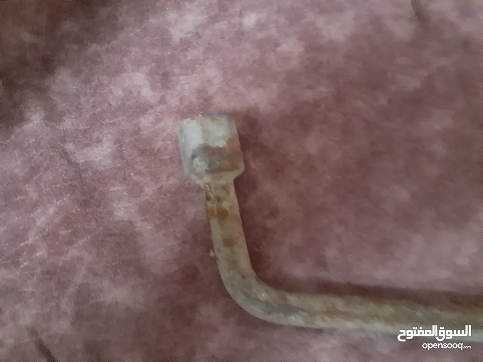 عاكسه ومفتاح جنط