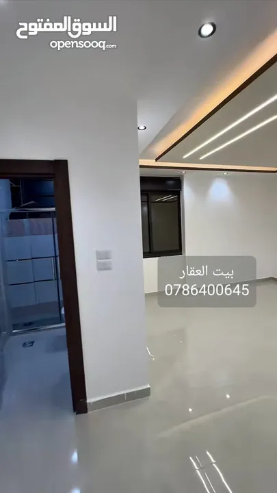 شقة فاخرة مع روف و تراس مكشوف بإطلالة بانورامية للبيع