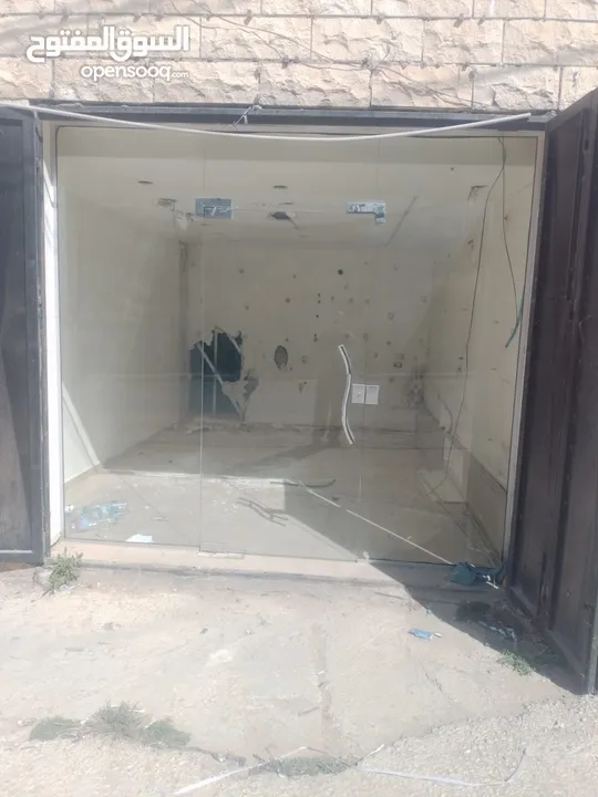 مكاتب للايجار شارع رئيسي عصيرة الشمالية بجانب طوارئ عصيرة الشمالية وسكن لشخصين خلف المكاتب