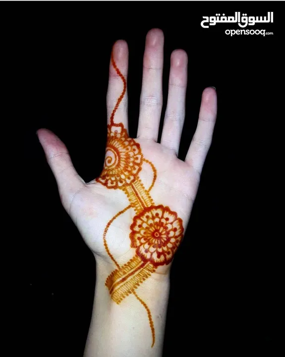 رسم حنة احترافي (الخدمة المنزلية متوفرة)