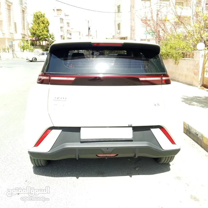 للبيع سيارة بي واي دي BYD 2023  كهربائيه بالكامل جمرك جديد ممشى قليل