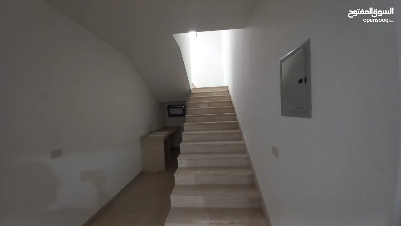 Villa for sale in Airport Road ( Property 42868 )-174804489