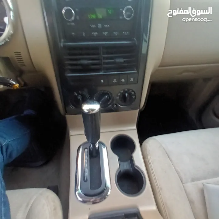 فورد اكسبلورر  فحص كامل بحال الوكالة  7 مقاعد