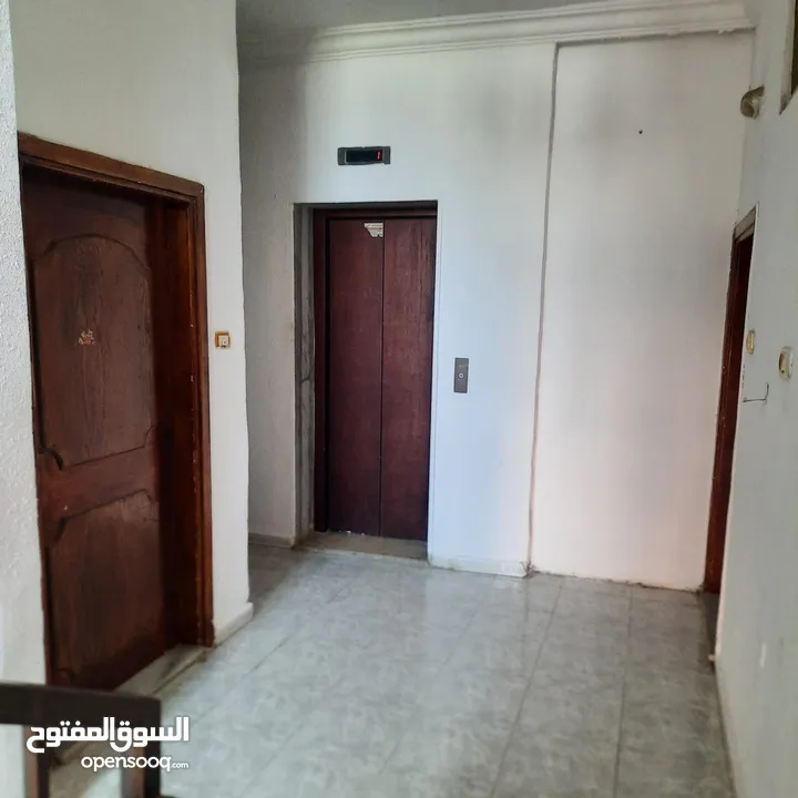 اربد غرب جامعه اليرموك - شقق مفروشه مشتركه للطالبات و الموظفات.، الشقه 3 غرف واسعه، الايجار للغرفه