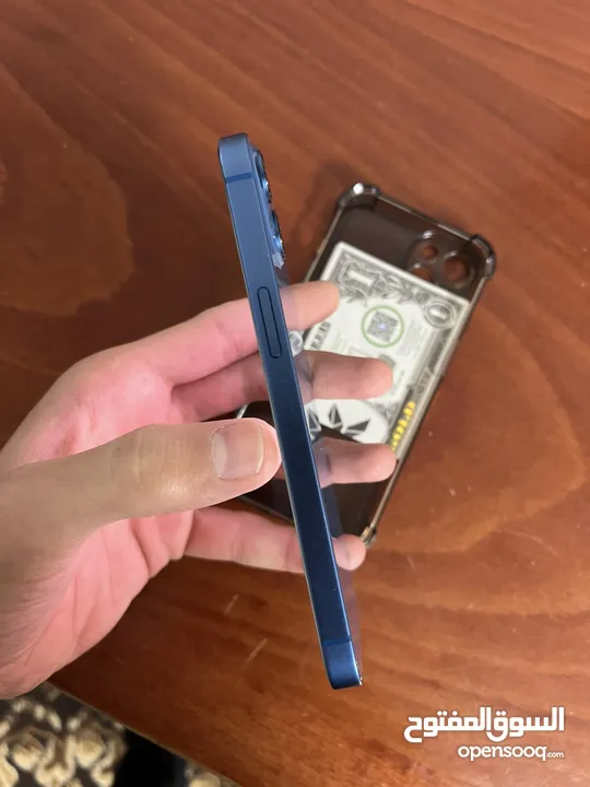 مستخدم iPhone 13