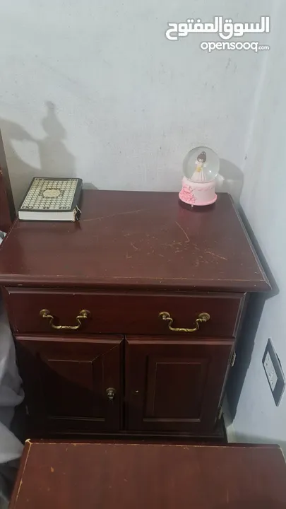 غرفة نوم شبابة بحالة جيدة