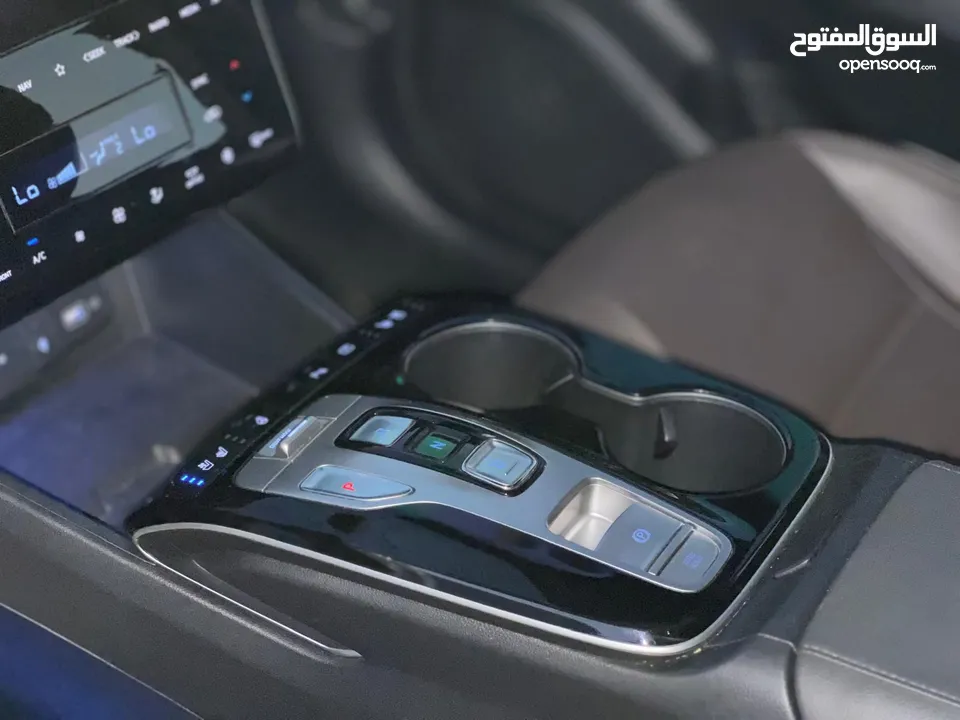 هونداي توسان 2023/ فل الفل فتحة سقف بانوراما  2x4 ///240Hp بنزين + كهرباء  ( Haybrid) 1600cc
