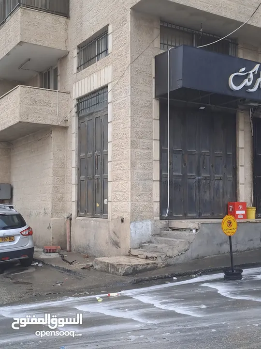 محلات تجارية باب او بابين + شقة للبيع 120 متر