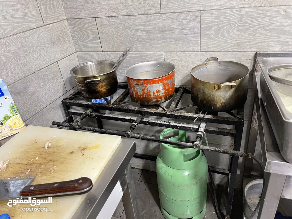 محل معجنات مع كامل عدته للبيع بخلو بداعي السفر