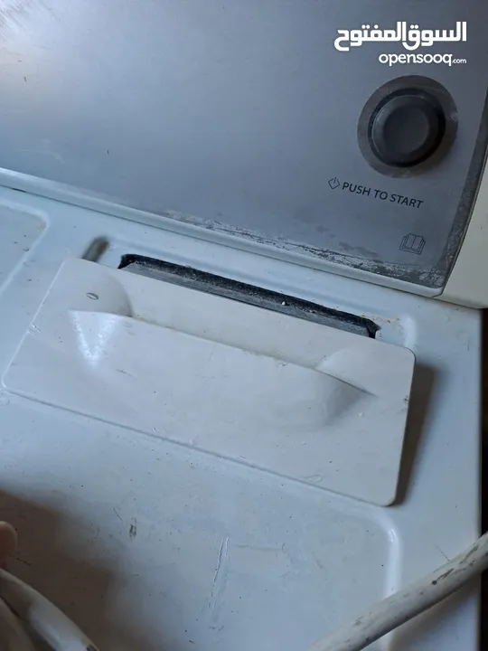 نشافة ملابس Whirlpool للبيع - مستعملة بحالة ممتازة سعى كبيرة شامل توصيل وتركيب دخل عمان