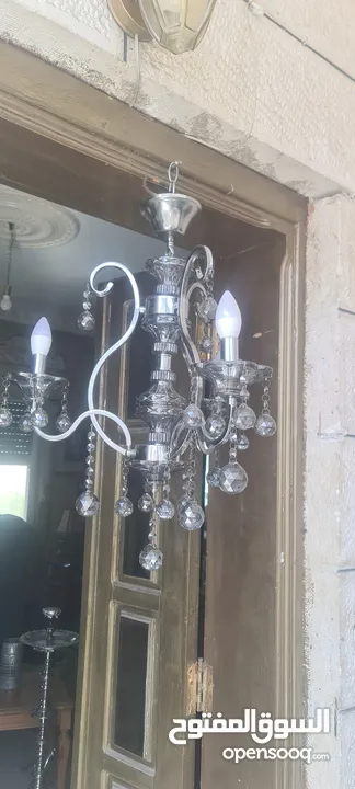 مجموعة  ثريات  فخمة ،وانارات داخلية وخارجية و بحالة ممتازة وبحال الجديد
