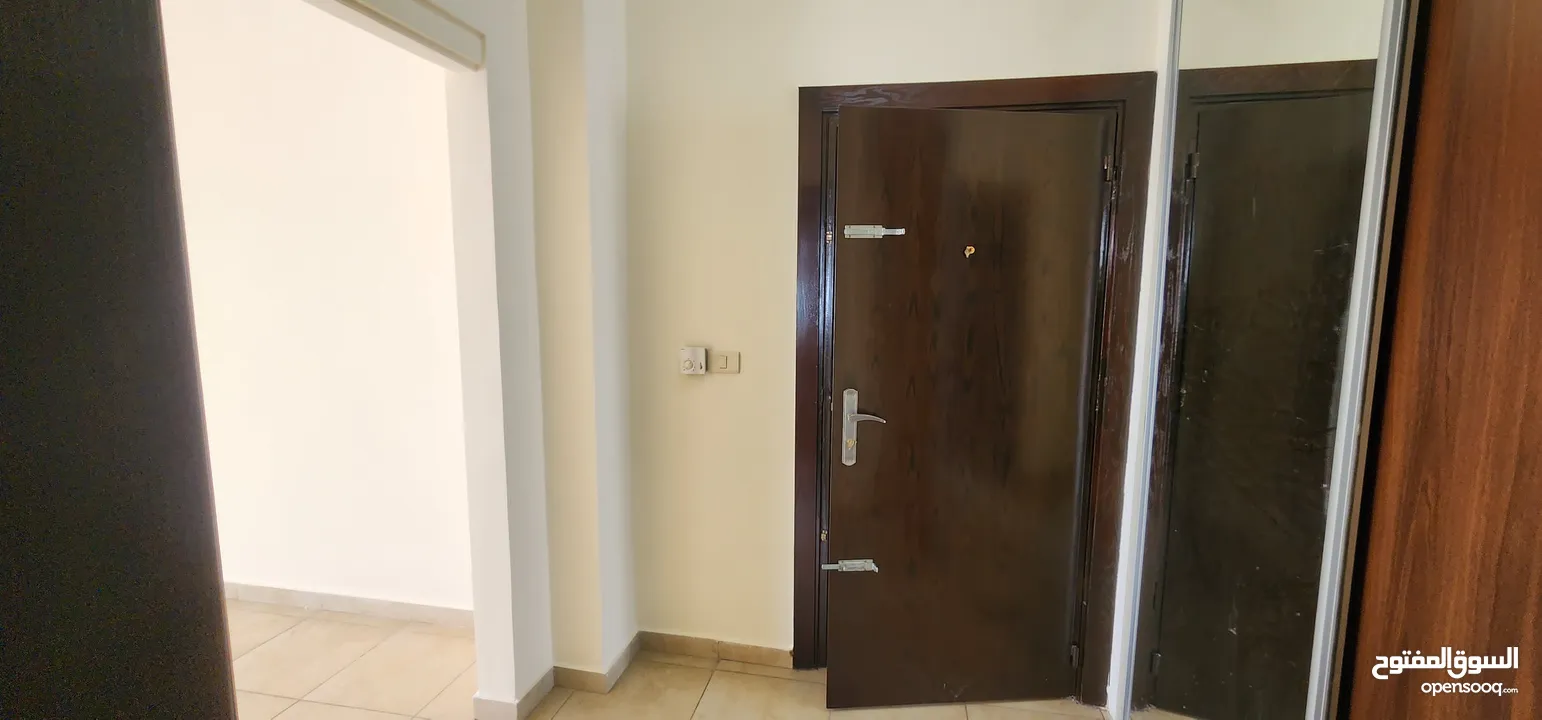 شقة غير مفروشة في دير غبار  ( Property 39138 ) سنوي فقط