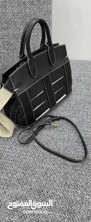 شنطة جلد طبيعي ( salvatore ferragamo calfskin thestudiocagebagsella) صناعة ايطالية