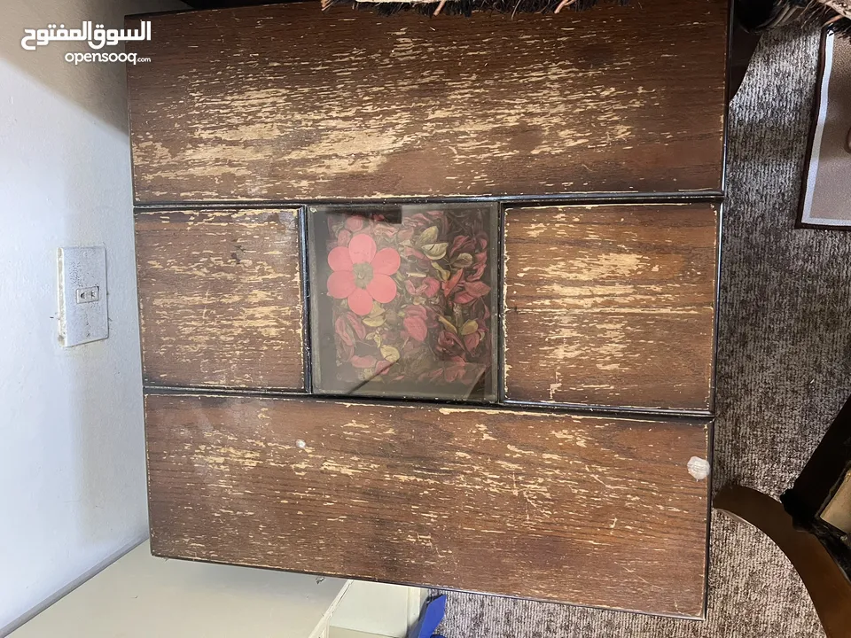 طاولة وسط لون بني