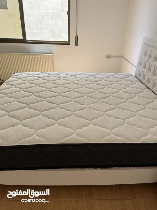 فرشه كينج  حجم مقاس 200x 180 cm  استخدام 10 اشهر فقط.  ممتازه الحال متل الجديد بتخدمك بحدود  10 سنين