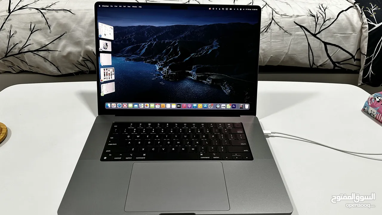 Apple Macbook 2021 M1 16 inch- perfect condition