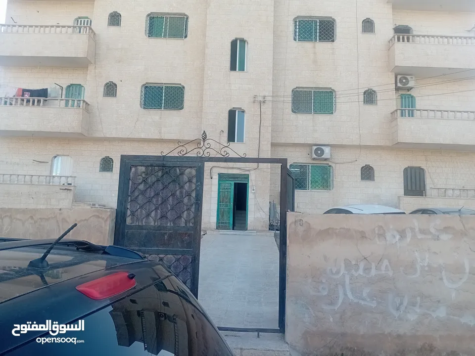 بناية استثمارية للبيع بسعر مغري بداعي السفر.. الزرقاء ..ضاحية مكة...مكونة من 6 شقق