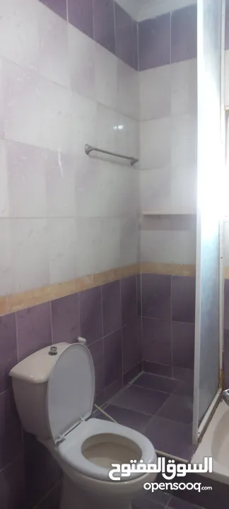 شقه من المالك مباشرة /  صالحيه العابد قرب جسر الصالحيه والحزام بسعر مغري قريبه من الخدمات