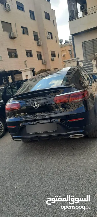 مرسيدس اسود للبيع 300 ج ل سي استعمال سيدة خفيف سنة 2023 ماشية 14الف فقط مؤمنة  ومرخصة لشهر 2025/12