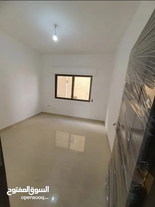 عماره جديده/4 شقق طابقيه للبيع