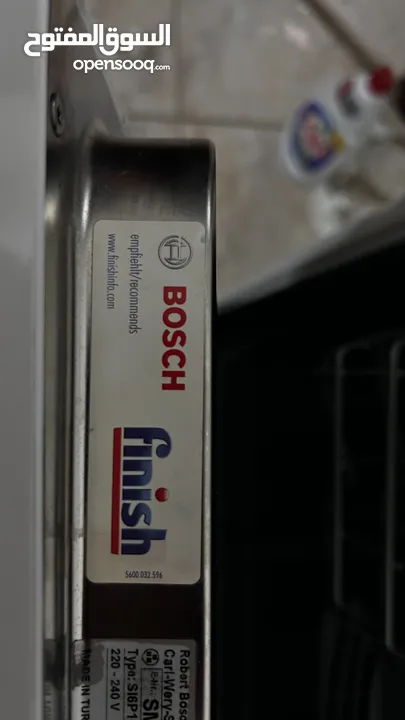 BOSCH Dishwasher use it a little bit works perfectly fine. Comes with soap.