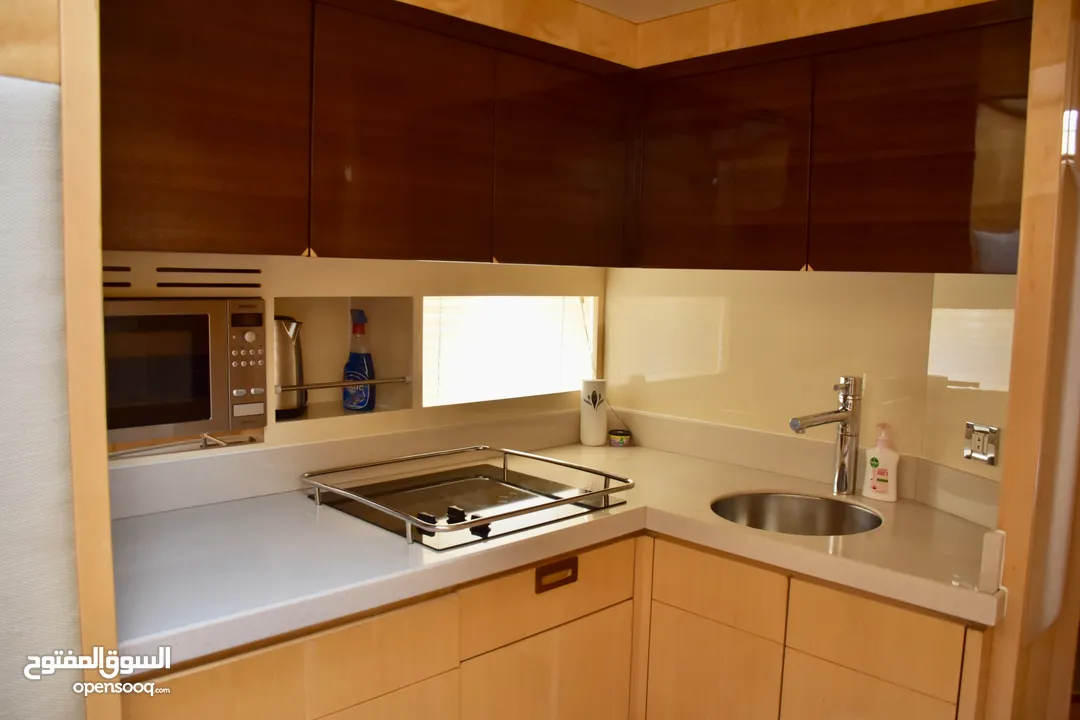 شركة تاجير يخوت في دبي مارينا مول للبيع