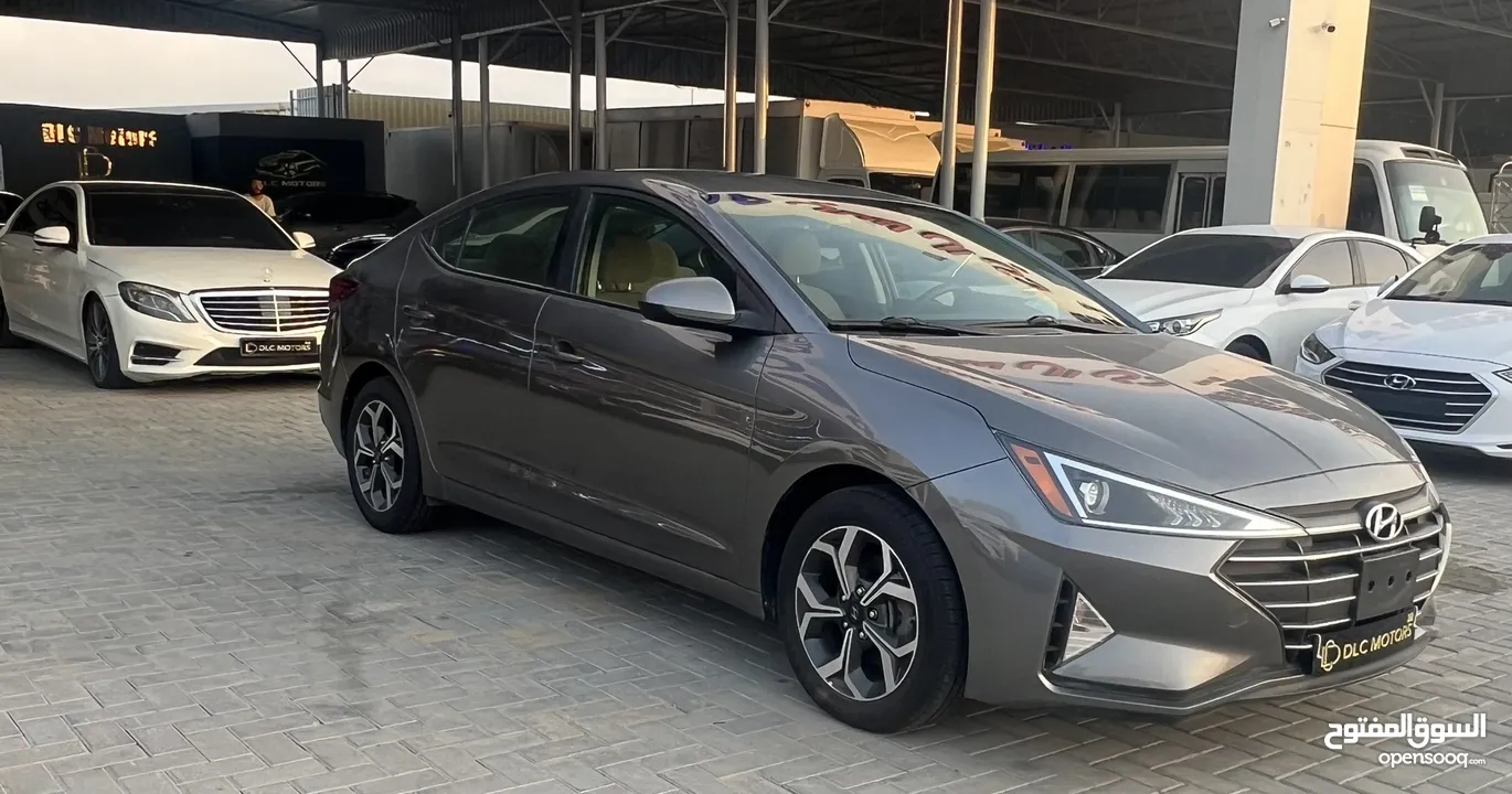 2020 Hyundai Elantra SE monthly installment only 600 AED