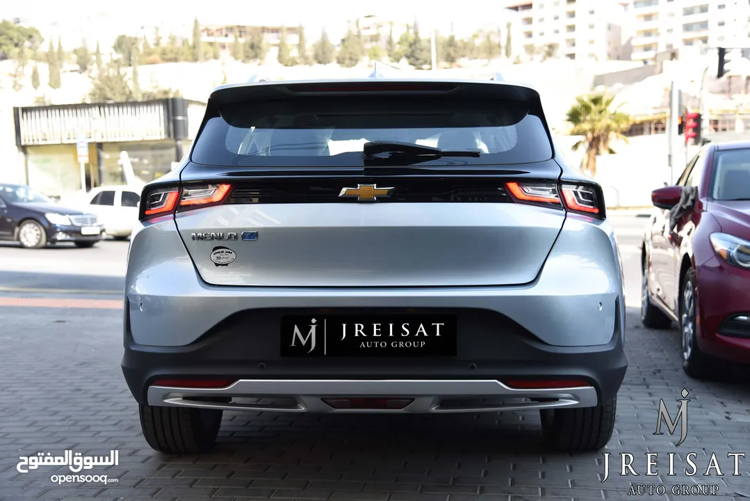 شيفرولية مينلو كهربائية بالكامل متوفر باللونين سلفر بلو وابيض 2023 Chevrolet Menlo EV