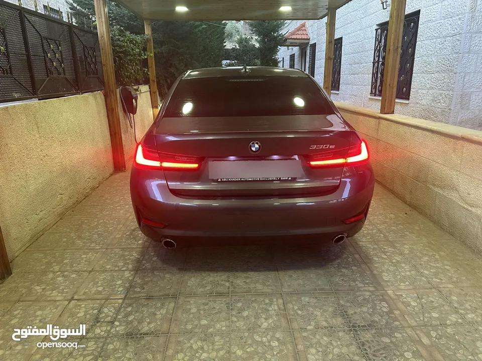 bmw 330e  وارد الوكالة ابو خضر بحالة الوكالة