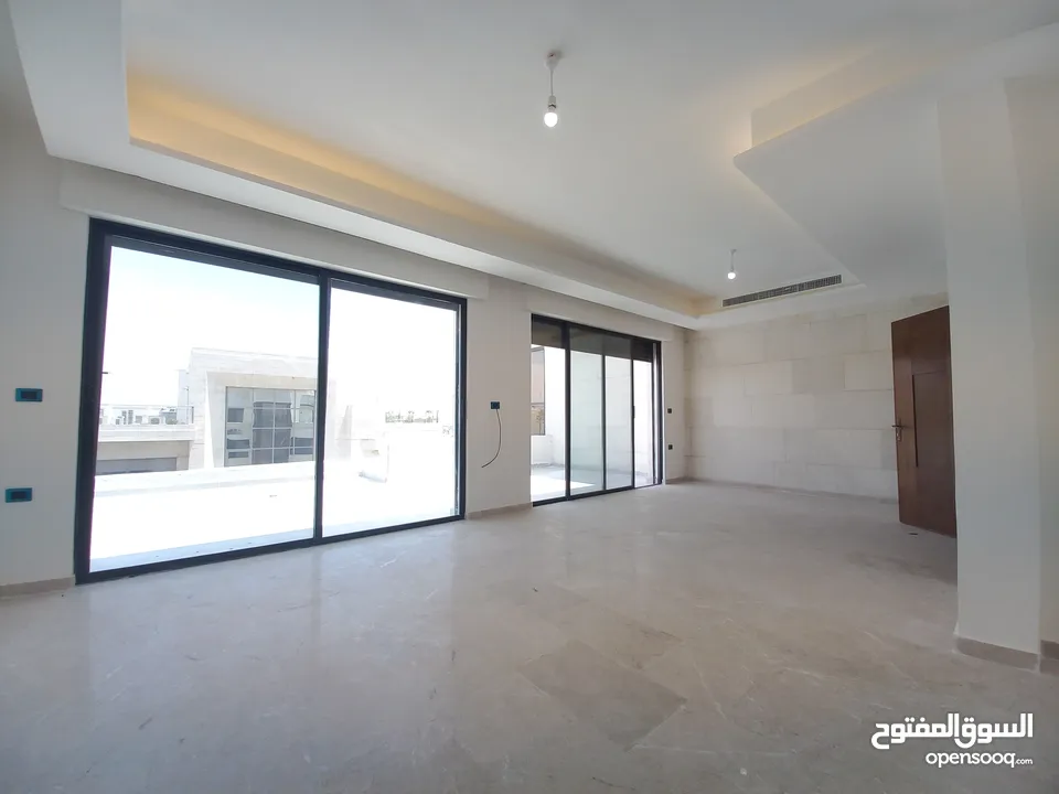 روف غير مفروش للايجار في الدوار الرابع  ( Property 32462 ) سنوي فقط