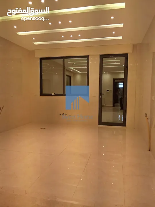 شقة فاخرة للبيع في الجاردنز  - قرب قاضي القضاة طابق ثالث مع روف دوبلكس 238م لم تسكن