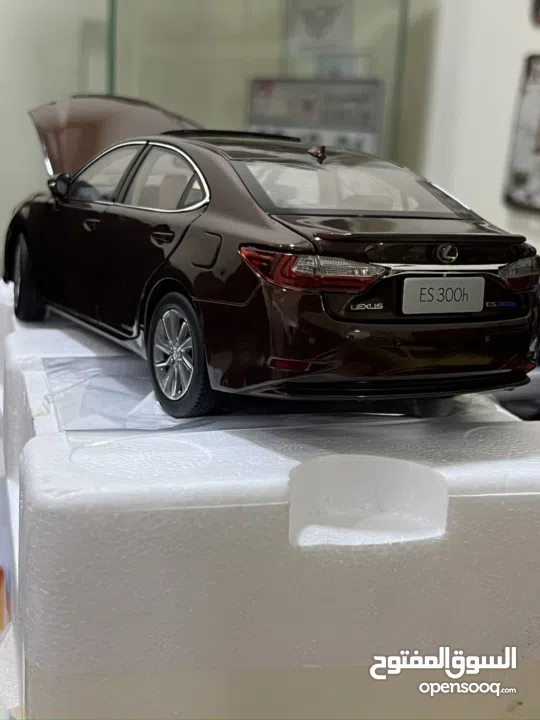 للبيع مجسم لكسز es 1/18