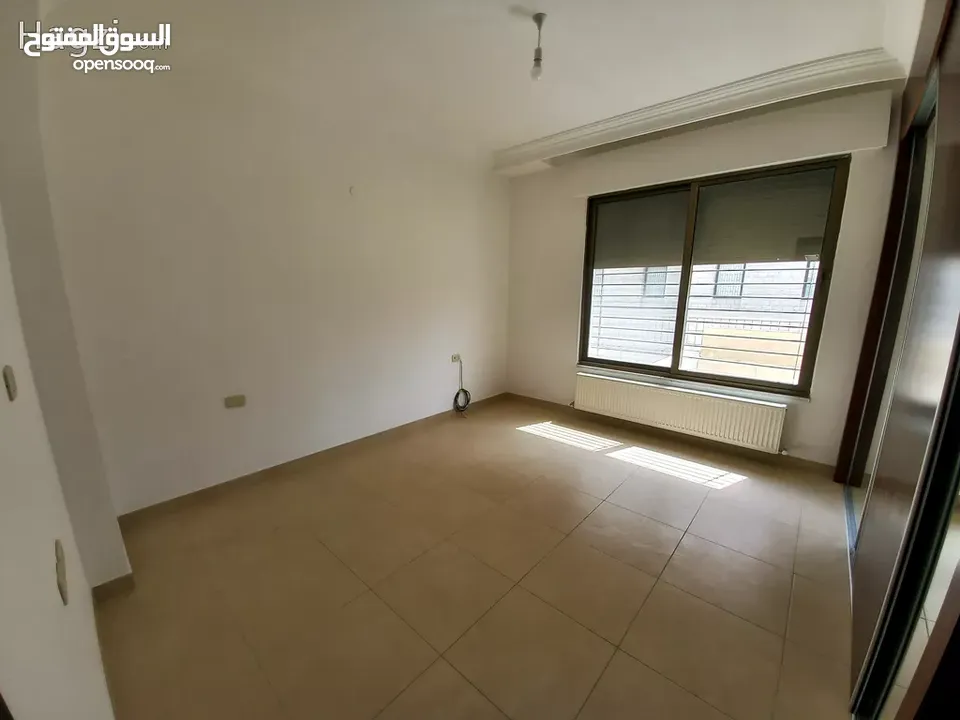 شقة غير مفروشة للإيجار 200م2 ( Property 15948 ) سنوي فقط