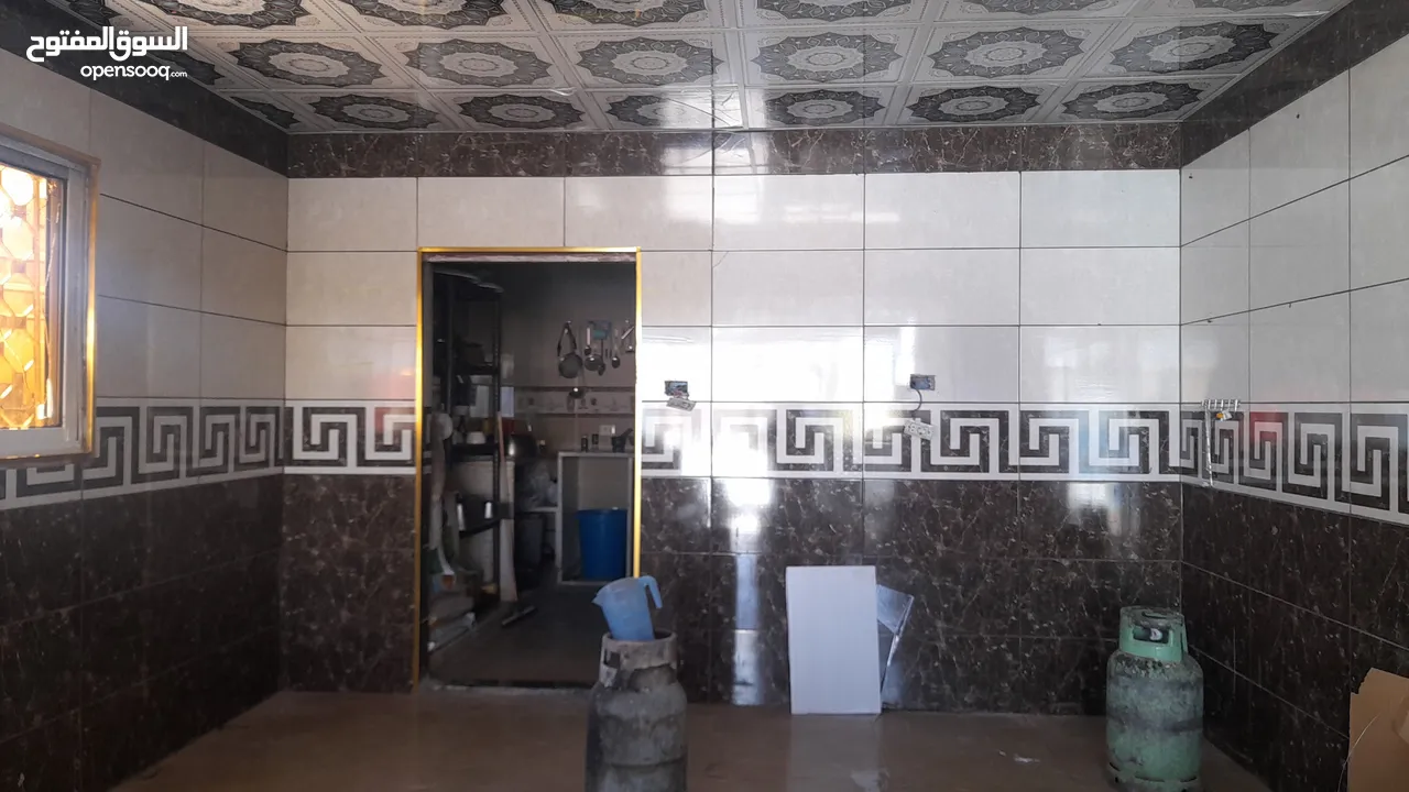 مطعم  بكامل تجهيزاته للبيع مع المحل .. الموقع المفرق