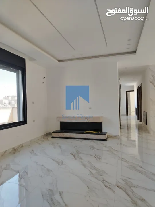 شقة أرضية فاخرة للبيع في خلدا  - خلف المستشفى السعودي 330م مع حديقة وترسات 100م لم تسكن