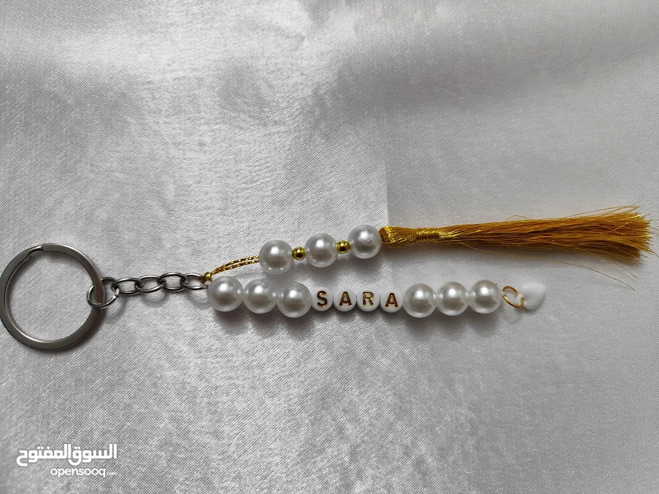 ميداليات واساور وتوزيعات أعراس وحقائب من الخرز