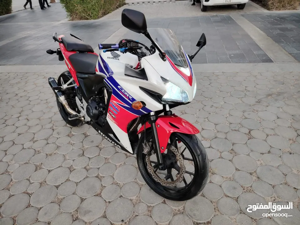 للبيع دراجة هوندا cbr 400cc موديل 2013 بحالة ممتازة موجودة بالعين مطلوب 10.000 درهم للتواصل 05076098