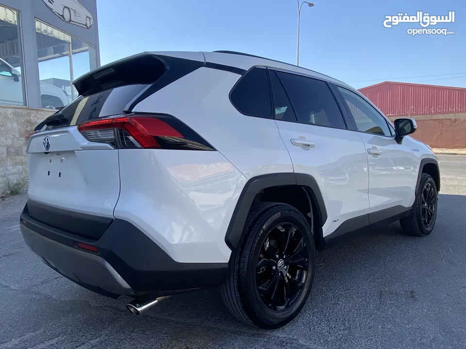TOYOTA RAV4 XLE PREMIUM