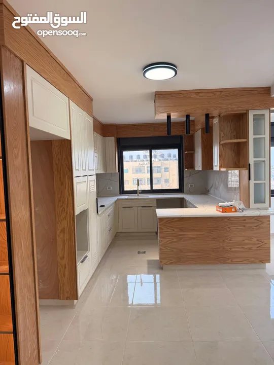 روف بمساحة 351م باطلاله بانورامية واسعة وتشطيب سوبر ديلوكس.