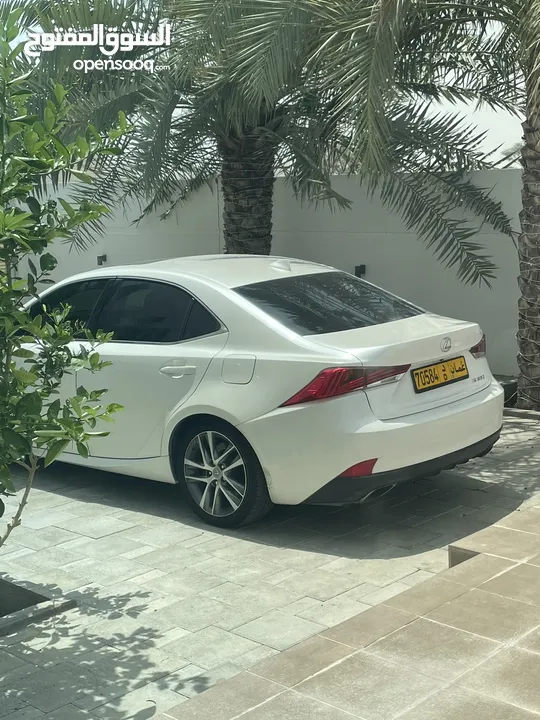 Lexus IS 300 2018 لكزس اي اس نظيفة جداً