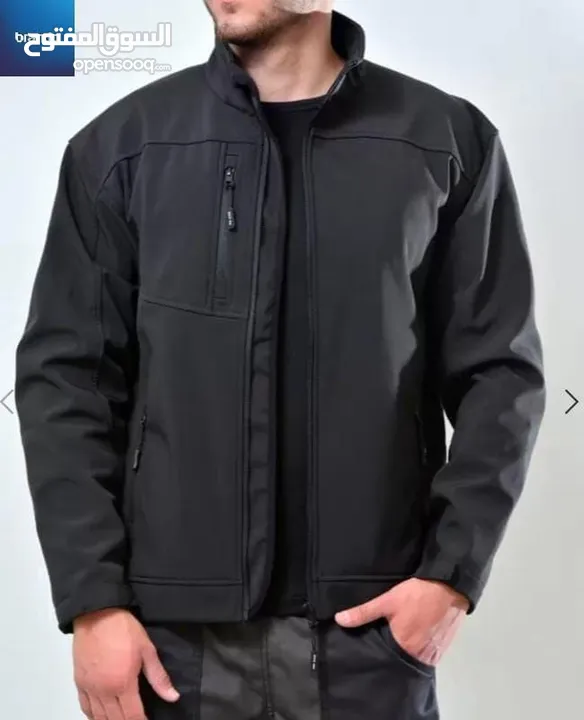 جاكيت سوفت شيل المميز waterproof باللون الأسود نسيج مرن عالي الكثافة.