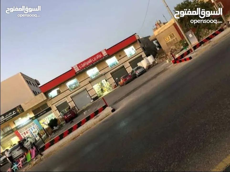 مخازن تجارية عدد 5 طابقين سده باطون طول المخزن 9*4 شارع البتراء قرب بن البرايلير