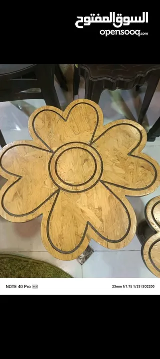 طاولة خشب متين