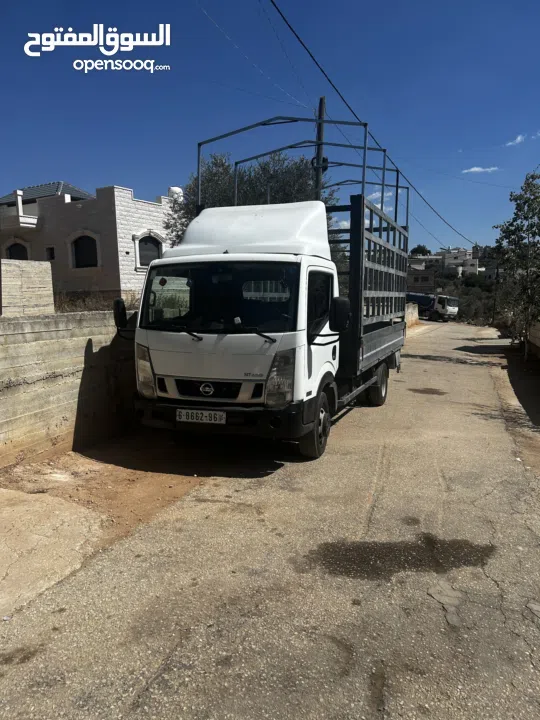 شحن نيسان موديل 2017  طول 4م