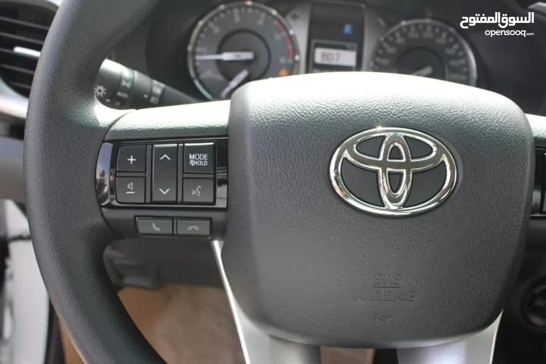 بك اب تويوتا لون لؤلؤي Toyota Hilux 2023