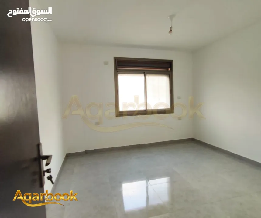 شقة مميزة للبيع في عين منجد شارع حنا نقارة – قرب مدرسة بال إنترناشونال